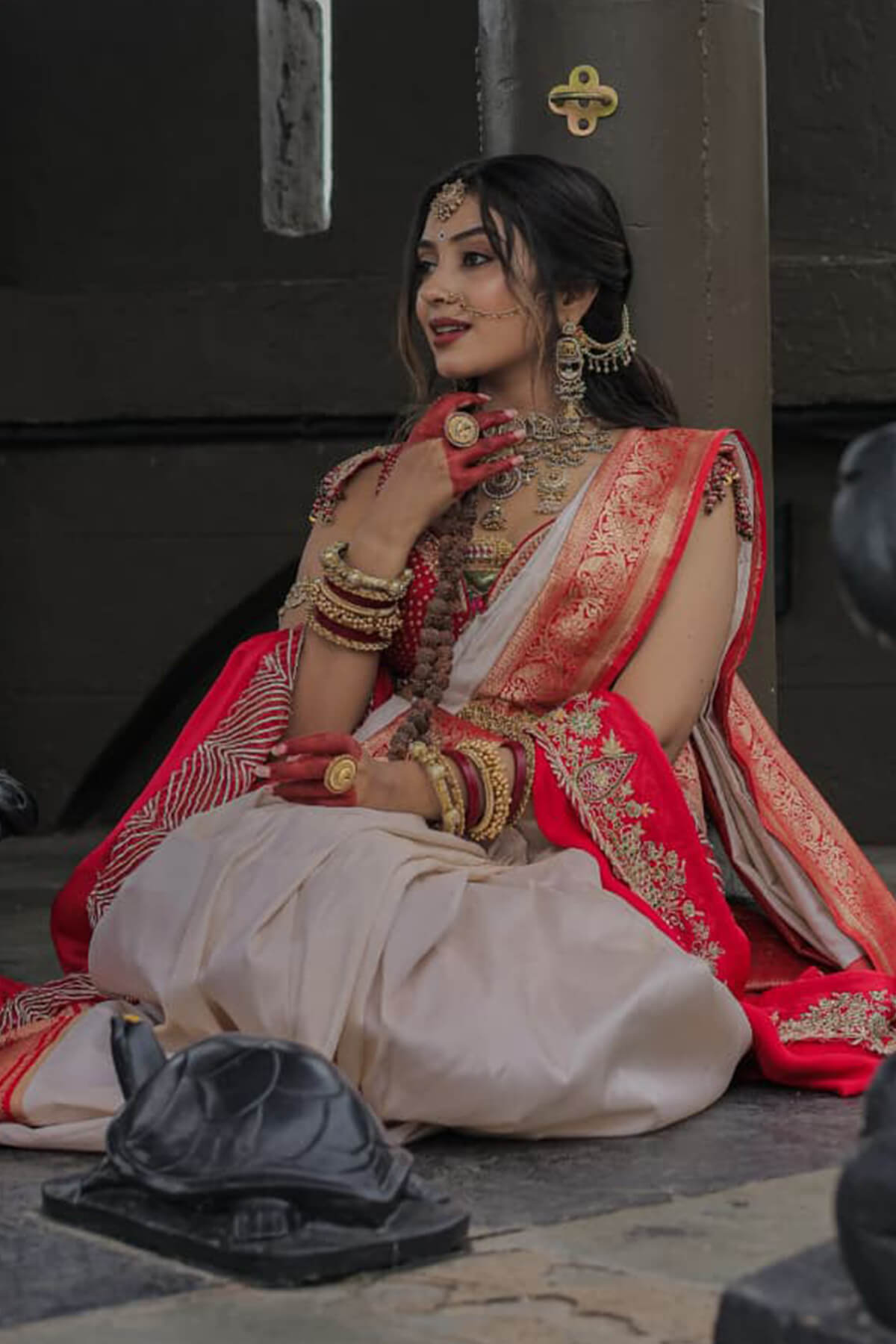 Profuse Off White Soft Silk Saree With Unique Blouse Piece