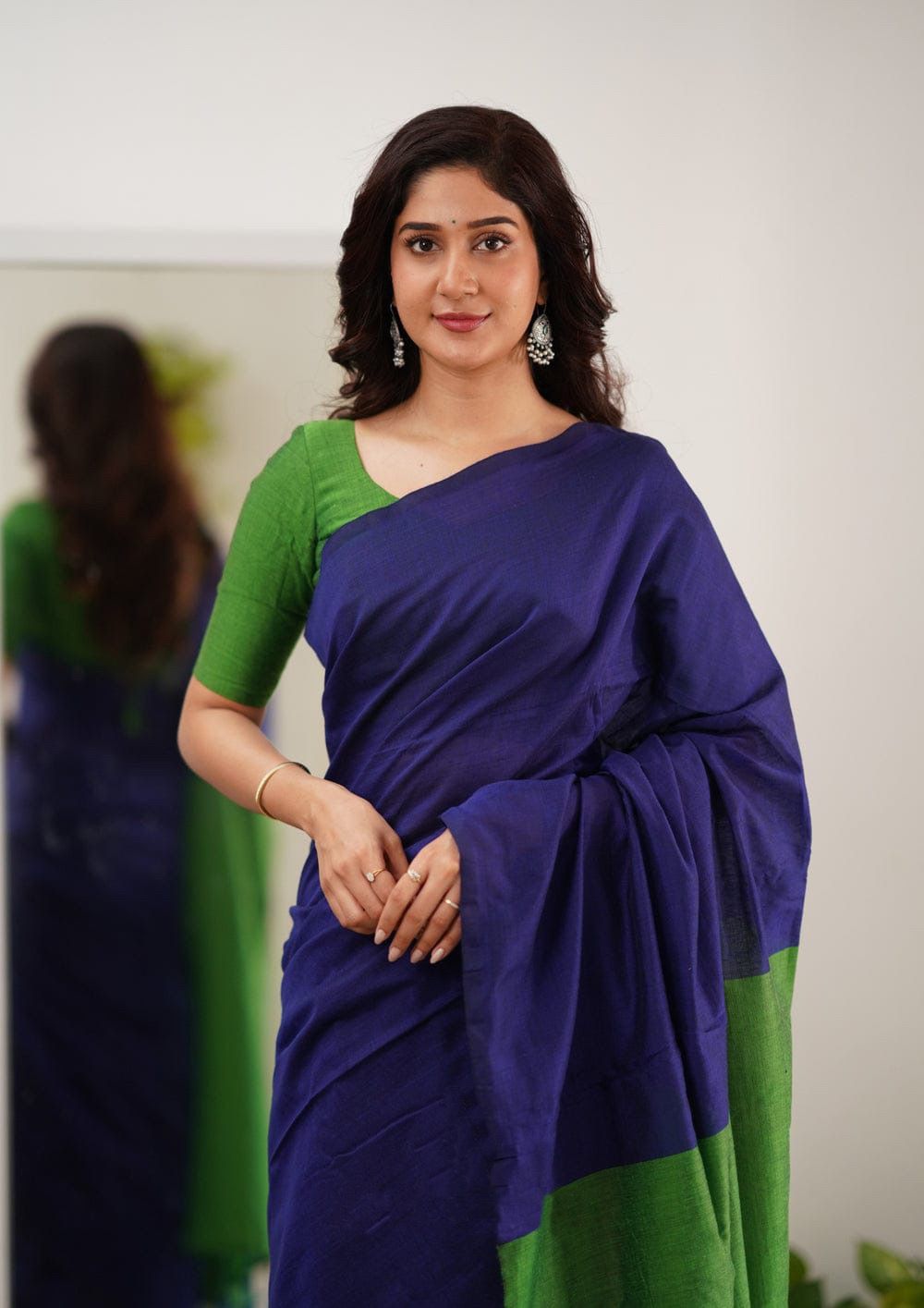 Surpassing Navy Blue Cotton Silk Saree With Blissful Blouse Piece