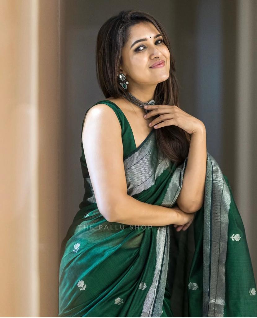 Incredible Green Cotton Silk Saree With Fantabulous Blouse Piece