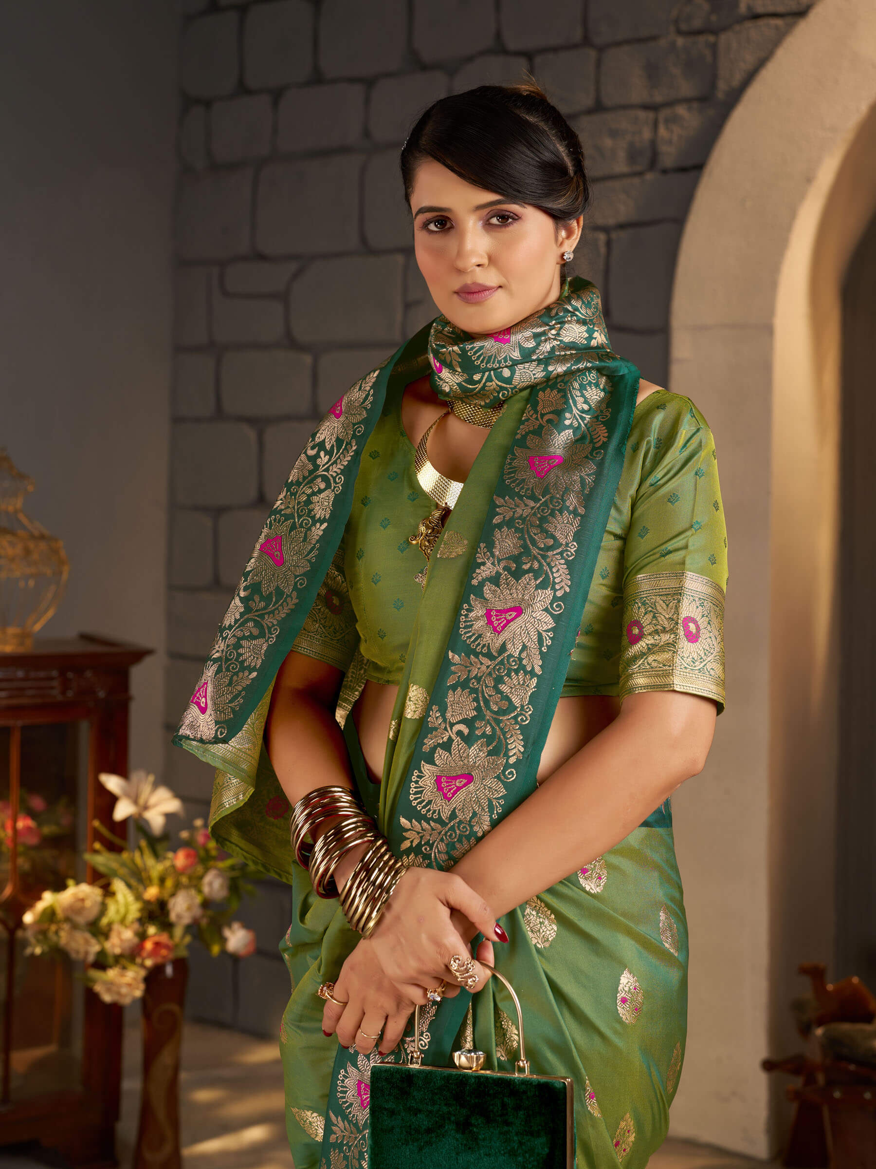 Angelic Green Pure Zari Weaving Banarasi Silk Saree With Surpassing Blouse Piece