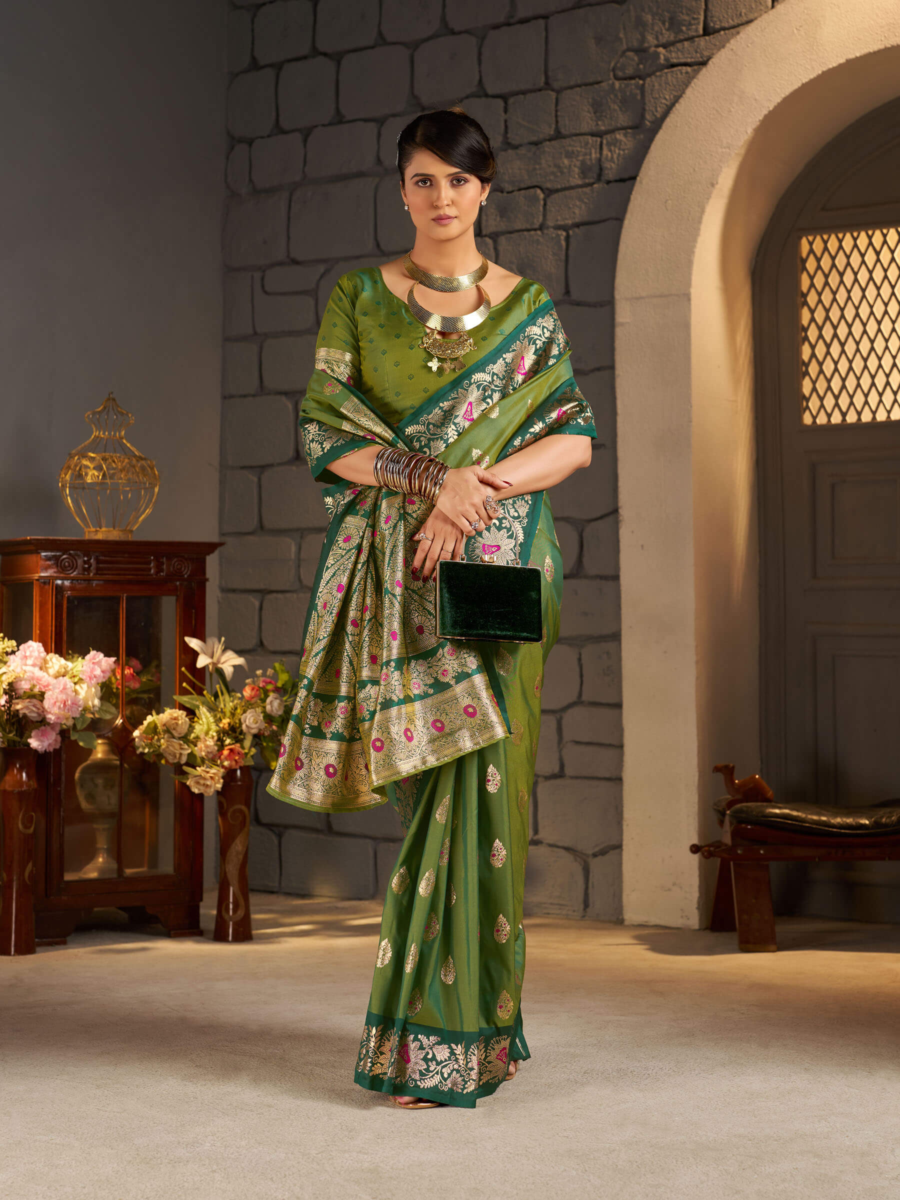 Angelic Green Pure Zari Weaving Banarasi Silk Saree With Surpassing Blouse Piece