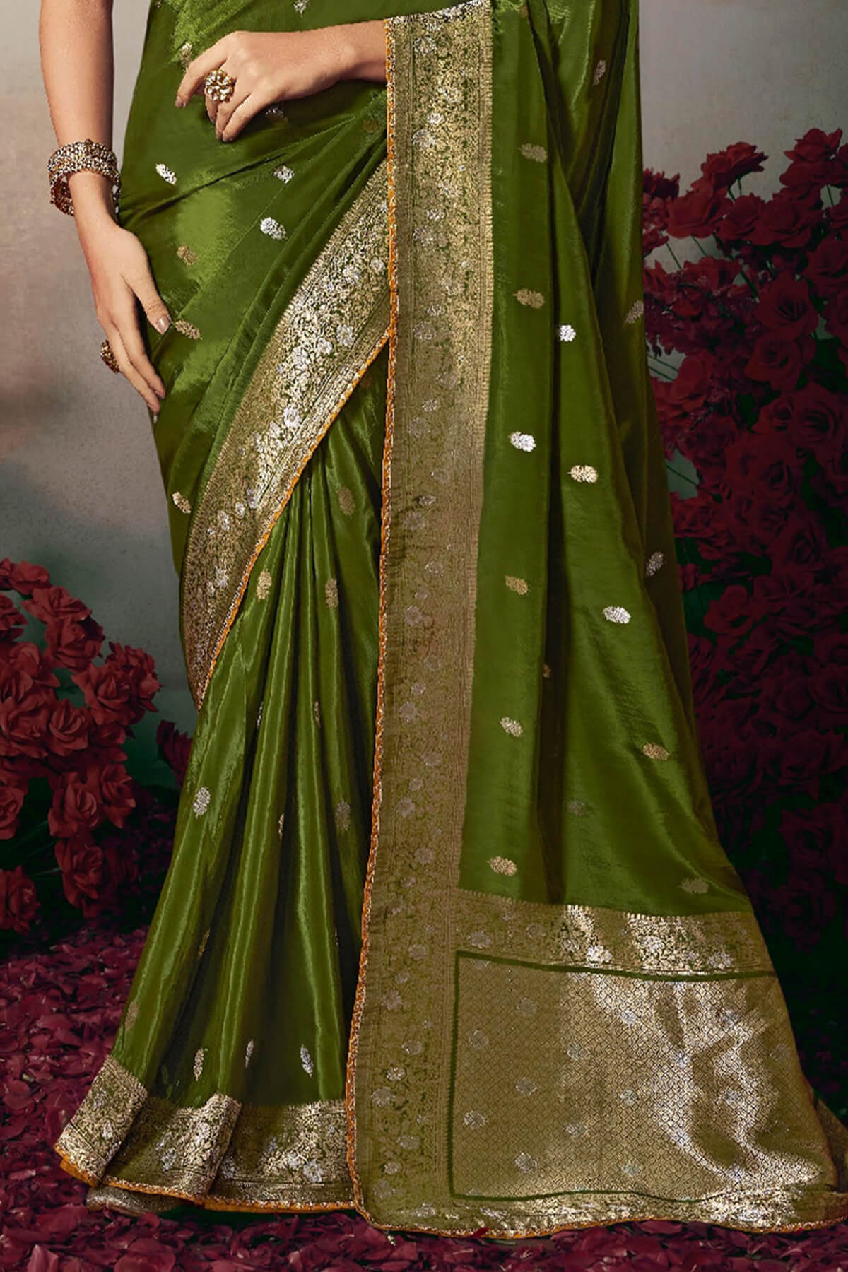 Majestic Dark Green Banarasi Silk Saree With Embroidery Blouse Piece