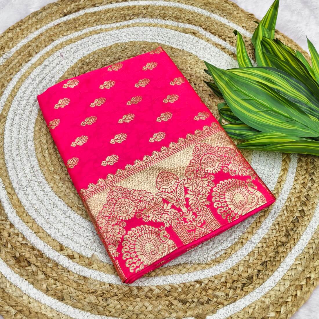 Intricate Dark Pink Pure Zari Weaving Banarasi Silk Saree With Desuetude Blouse Piece