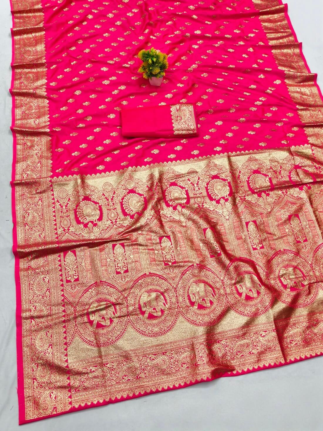 Intricate Dark Pink Pure Zari Weaving Banarasi Silk Saree With Desuetude Blouse Piece