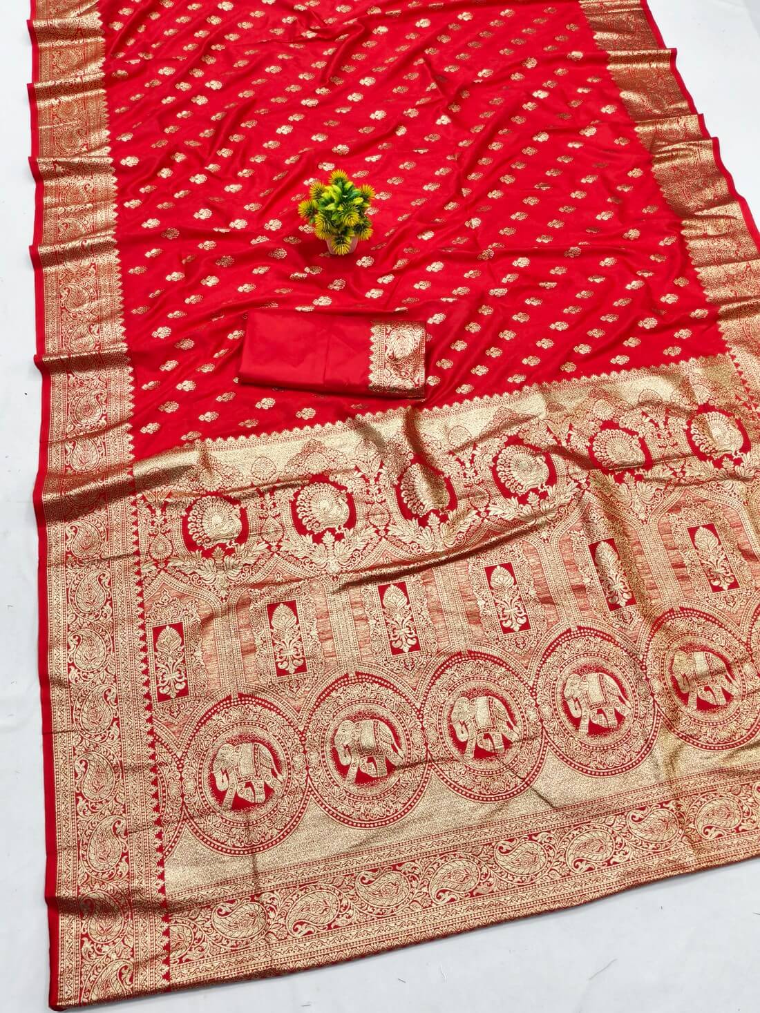 Scintilla Red Pure Zari Weaving Banarasi Silk Saree With Sophisticated Blouse Piece