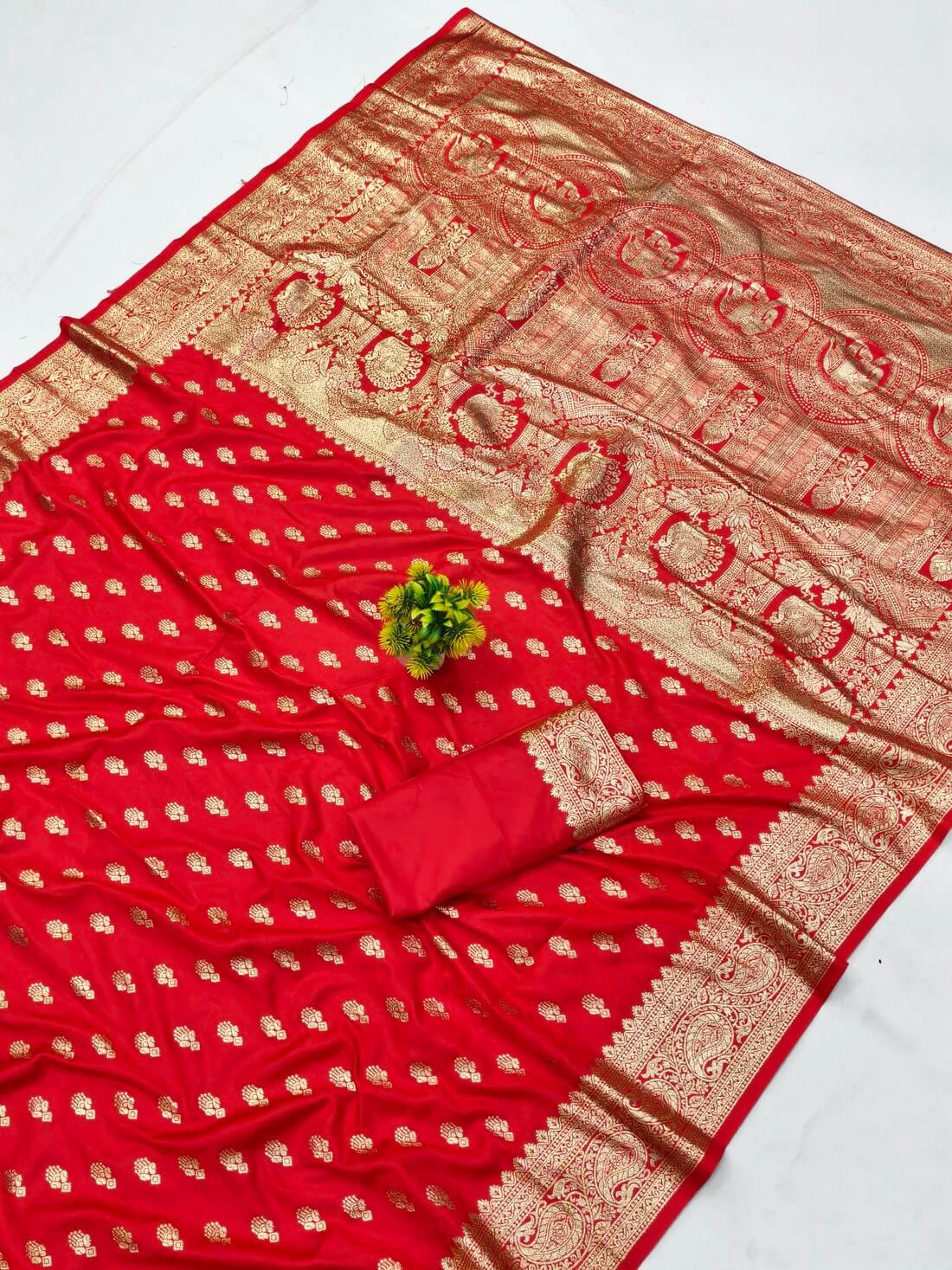 Scintilla Red Pure Zari Weaving Banarasi Silk Saree With Sophisticated Blouse Piece
