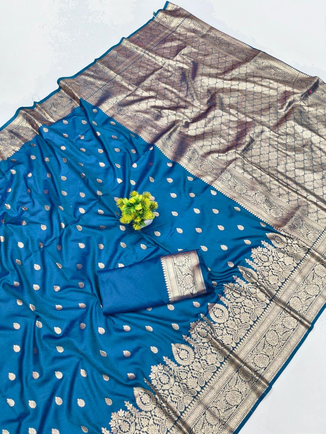 Susurrous Blue Pure Zari Weaving Banarasi Silk Saree With Fugacious Blouse Piece