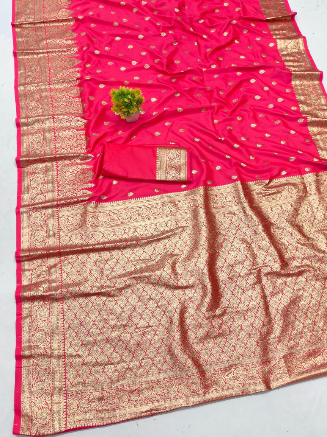 Resonant Dark Pink Pure Zari Weaving Banarasi Silk Saree With Eclat Blouse Piece