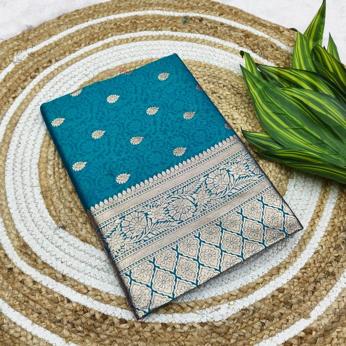 Lustrous Firozi Pure Zari Weaving Banarasi Silk Saree With Scrupulous Blouse Piece