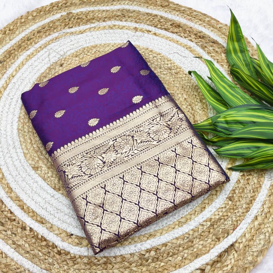 Deserving Purple Pure Zari Weaving Banarasi Silk Saree With Conflate Blouse Piece