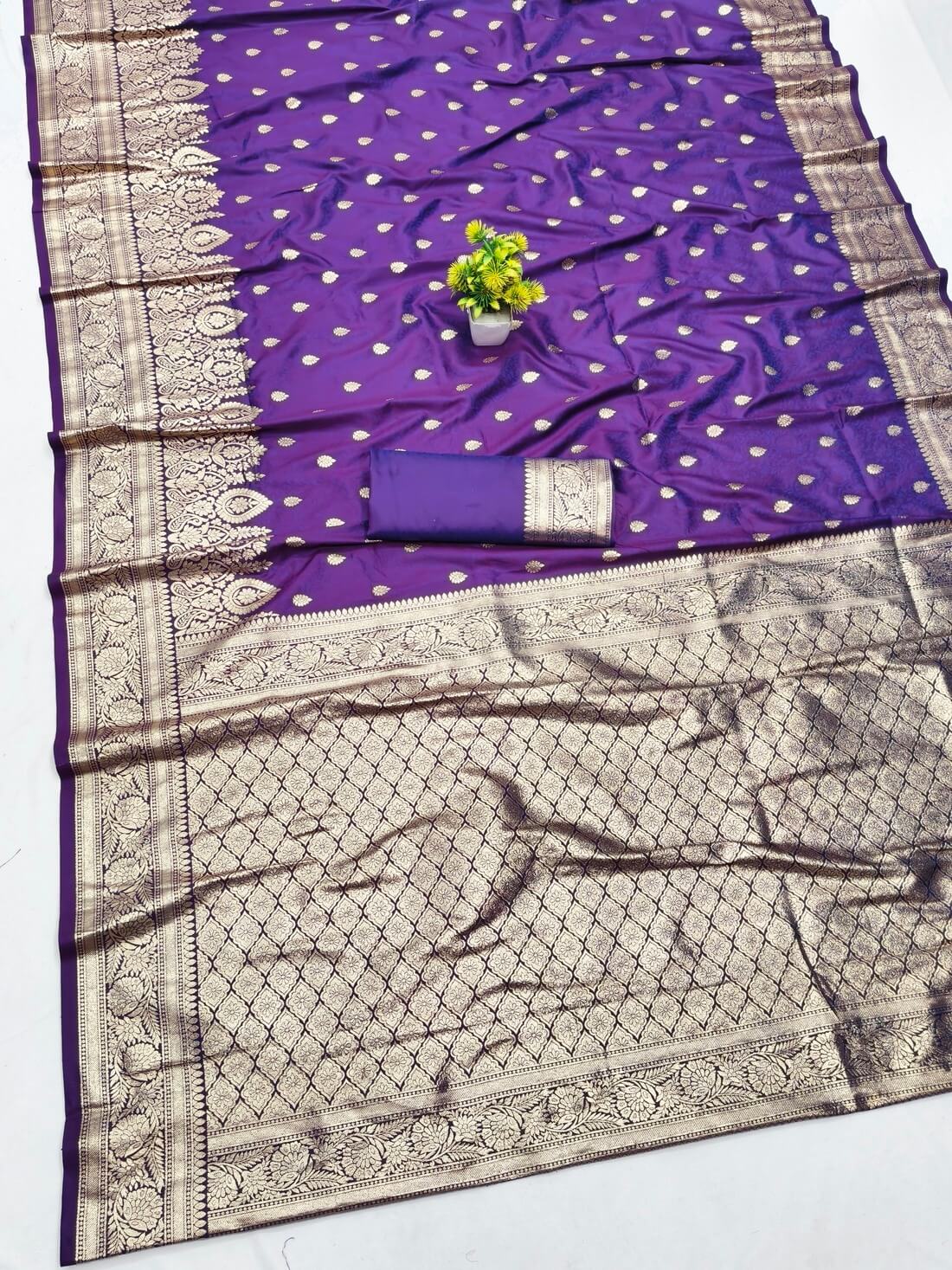 Deserving Purple Pure Zari Weaving Banarasi Silk Saree With Conflate Blouse Piece