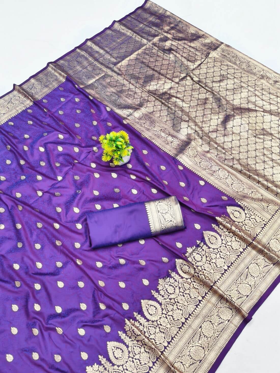 Deserving Purple Pure Zari Weaving Banarasi Silk Saree With Conflate Blouse Piece