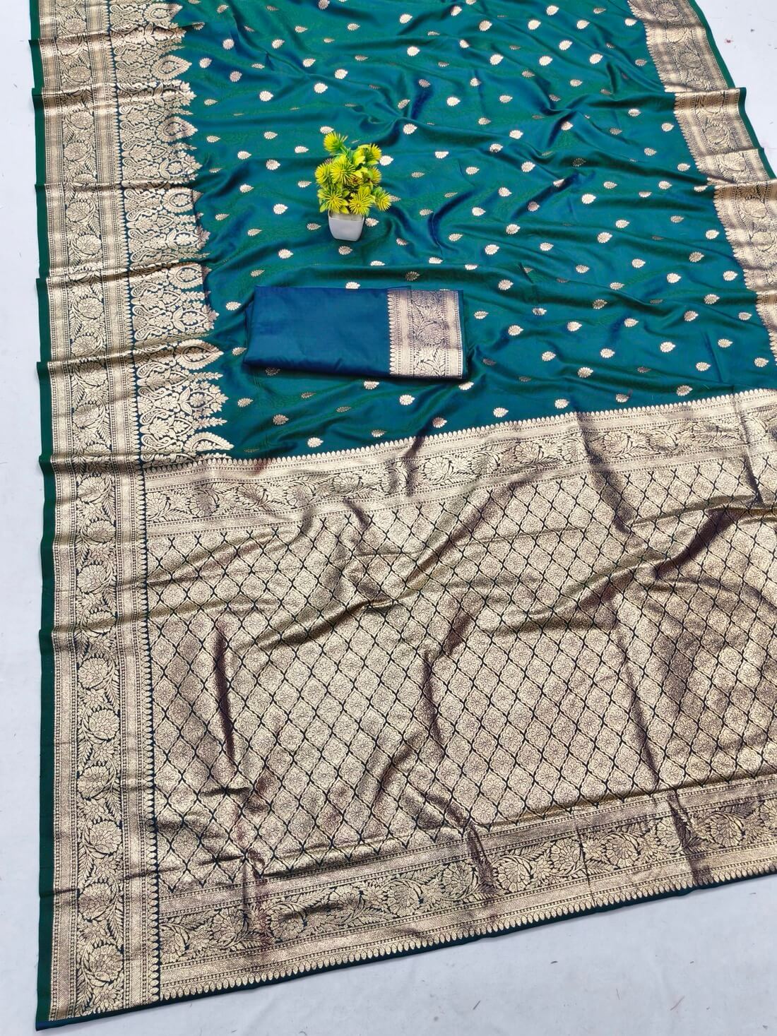 Aplomb Rama Pure Zari Weaving Banarasi Silk Saree With Fragrant Blouse Piece