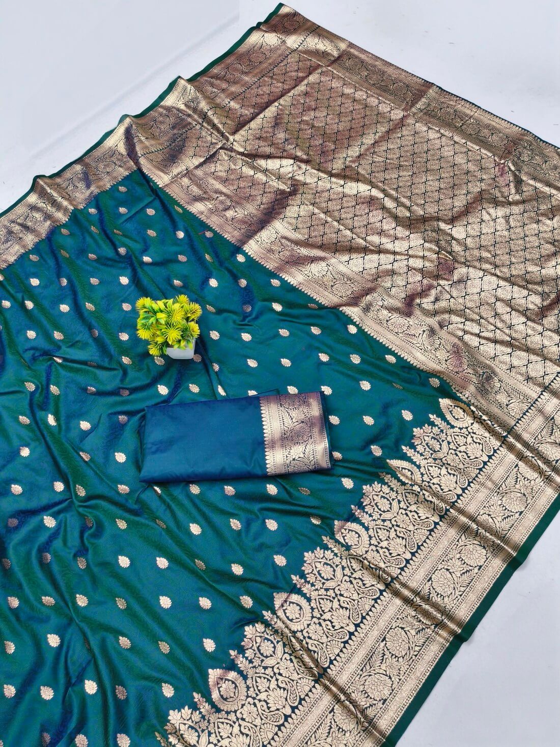 Aplomb Rama Pure Zari Weaving Banarasi Silk Saree With Fragrant Blouse Piece