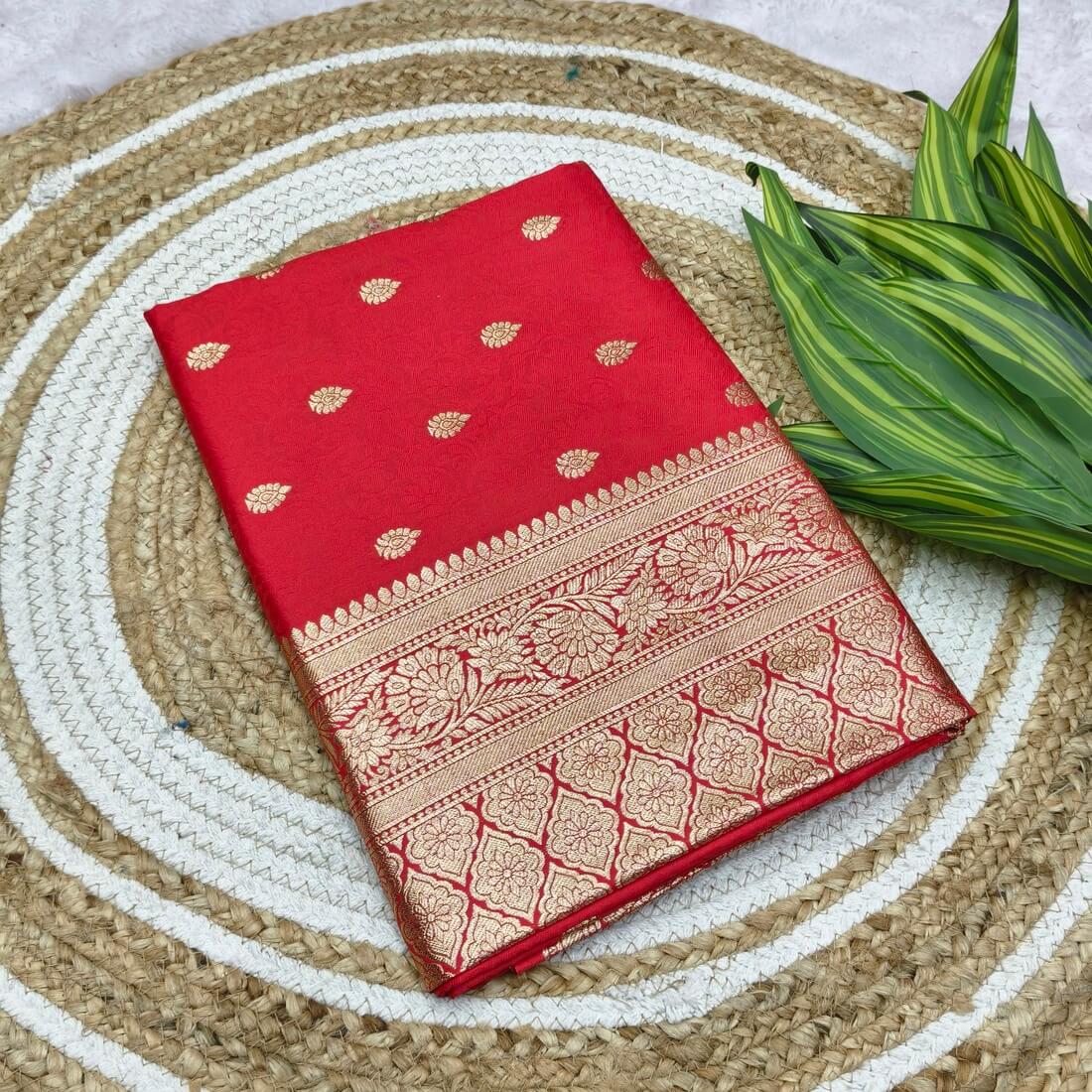 Phenomenal Red Pure Zari Weaving Banarasi Silk Saree With Unequalled Blouse Piece