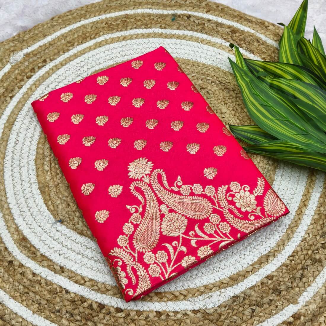 Tantalizing Dark Pink Pure Zari Weaving Banarasi Silk Saree With Gleaming Blouse Piece