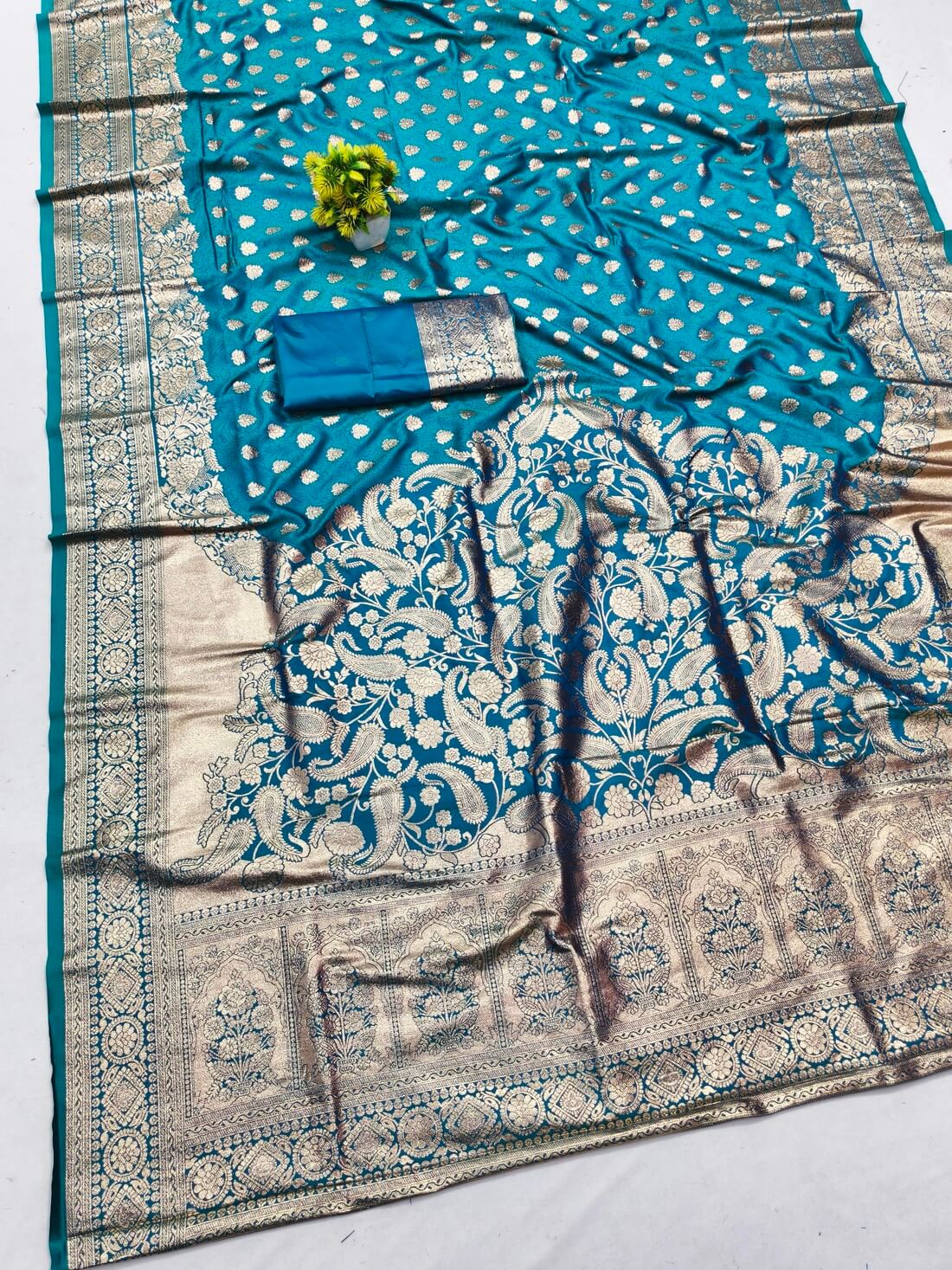Pretty Firozi Pure Zari Weaving Banarasi Silk Saree With Exquisite Blouse Piece