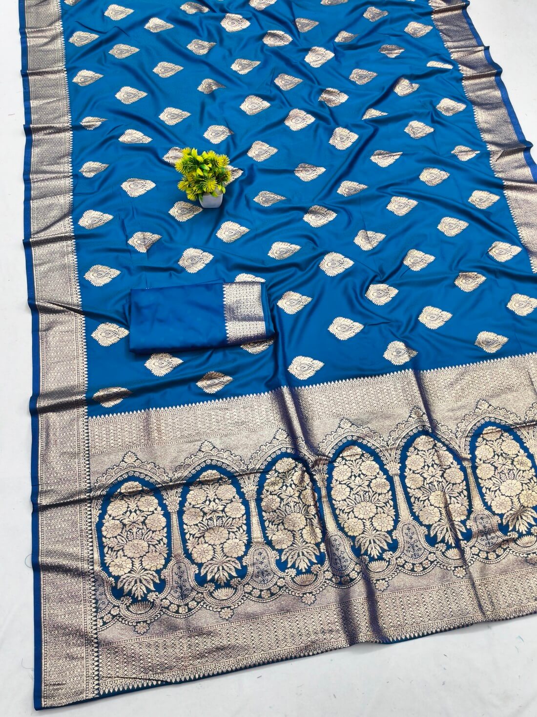 Enamoring Blue Pure Zari Weaving Banarasi Silk Saree With Lagniappe Blouse Piece