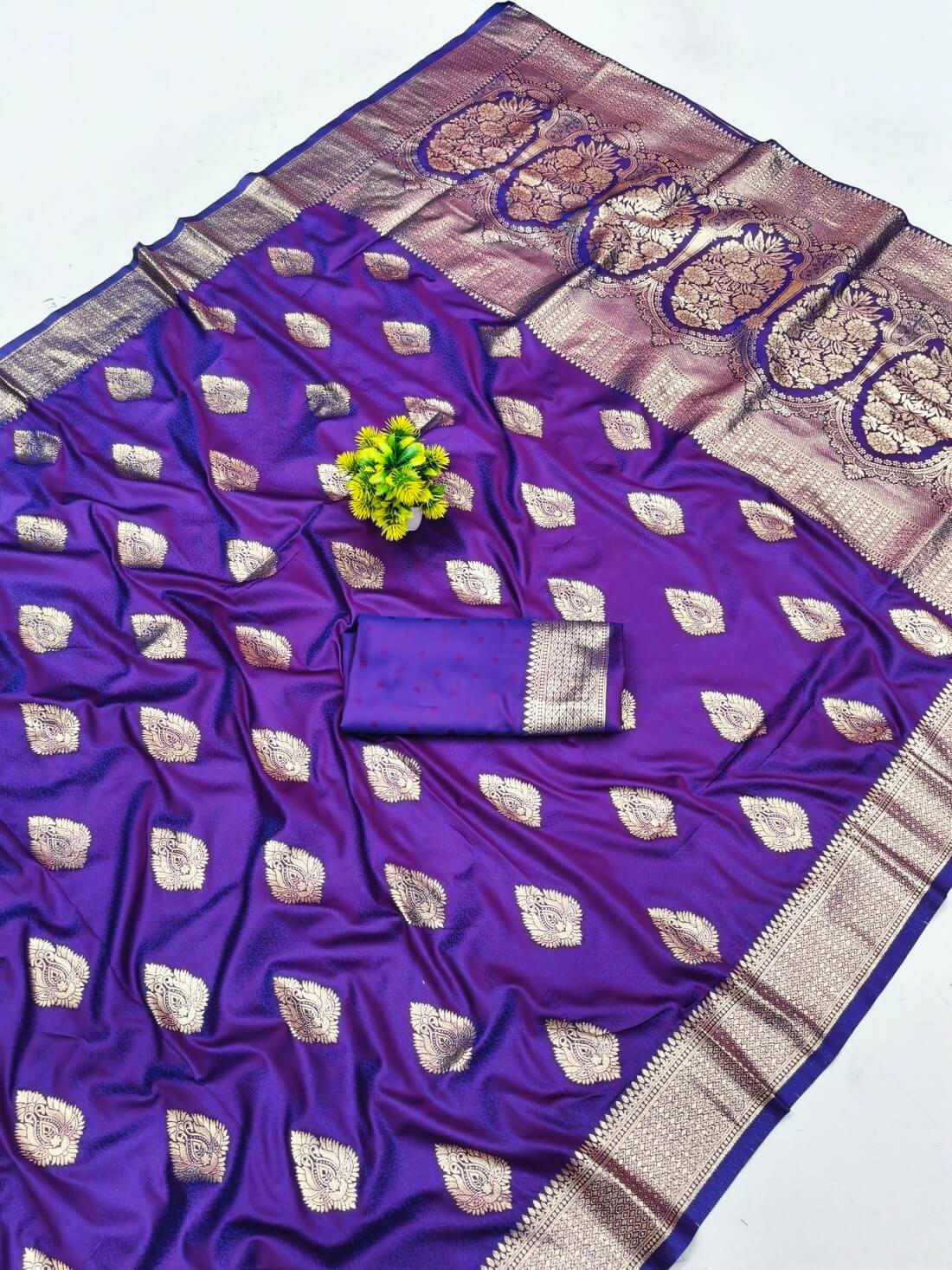 Whimsical Purple Pure Zari Weaving Banarasi Silk Saree With Improbable Blouse Piece
