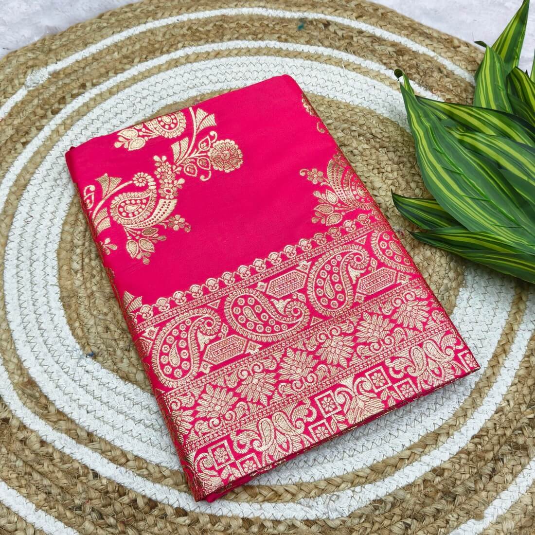 Sizzling Dark Pink Pure Zari Weaving Banarasi Silk Saree With Ailurophile Blouse Piece