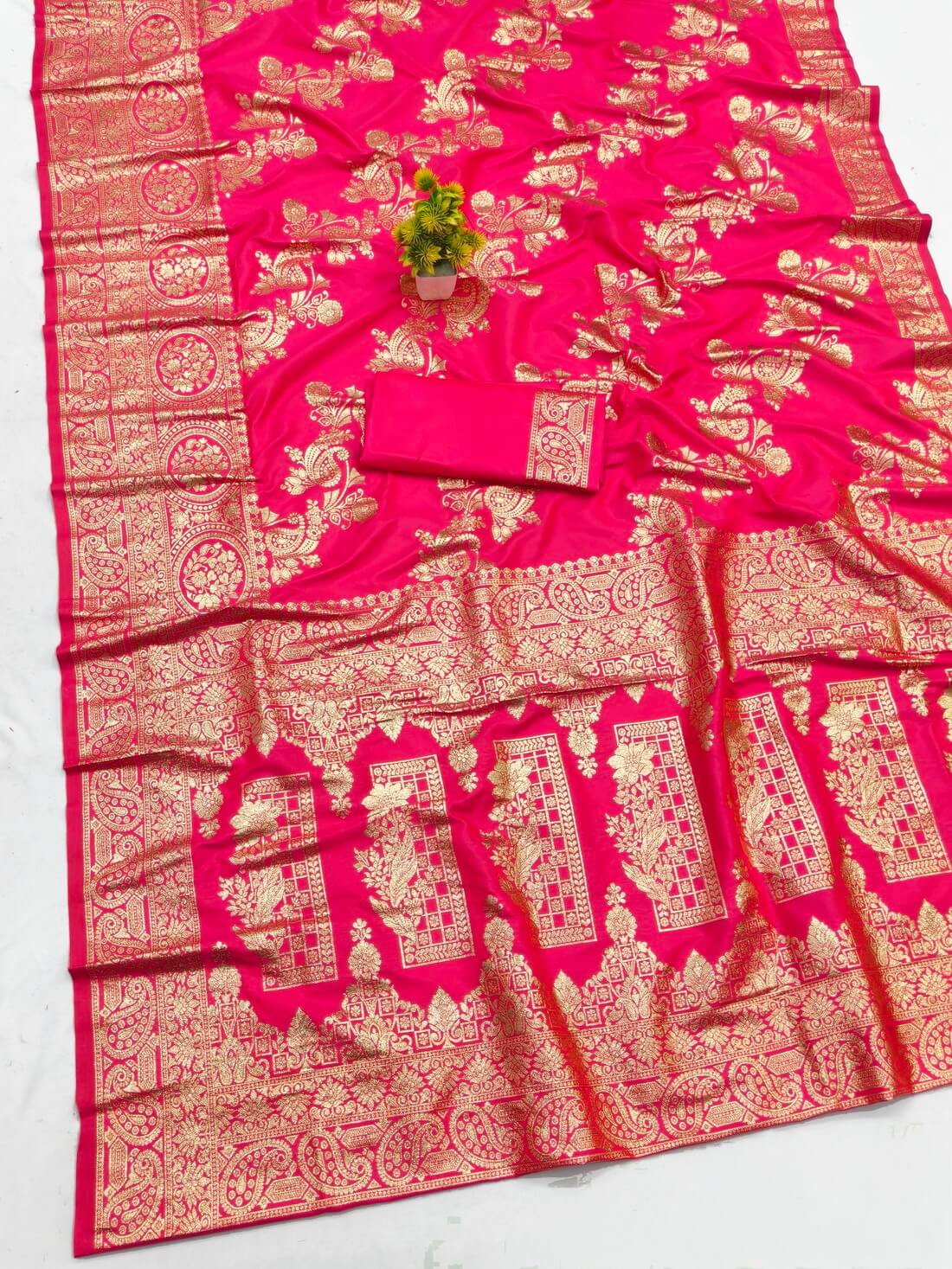 Sizzling Dark Pink Pure Zari Weaving Banarasi Silk Saree With Ailurophile Blouse Piece