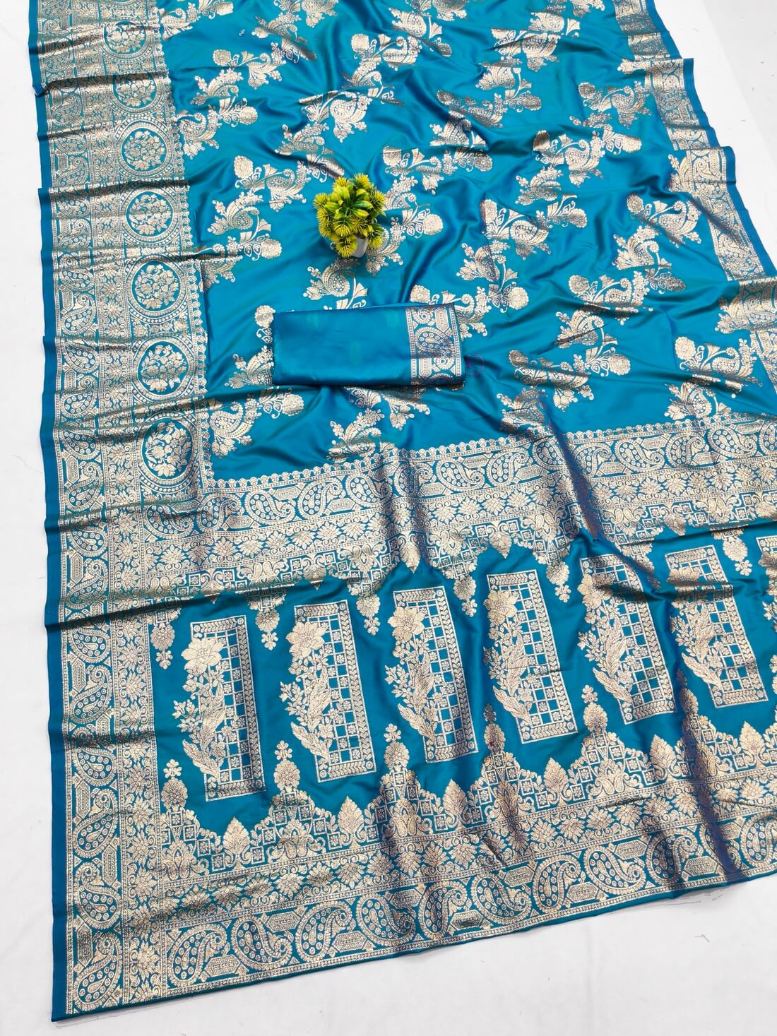 Woebegone Firozi Pure Zari Weaving Banarasi Silk Saree With Seraphic Blouse Piece