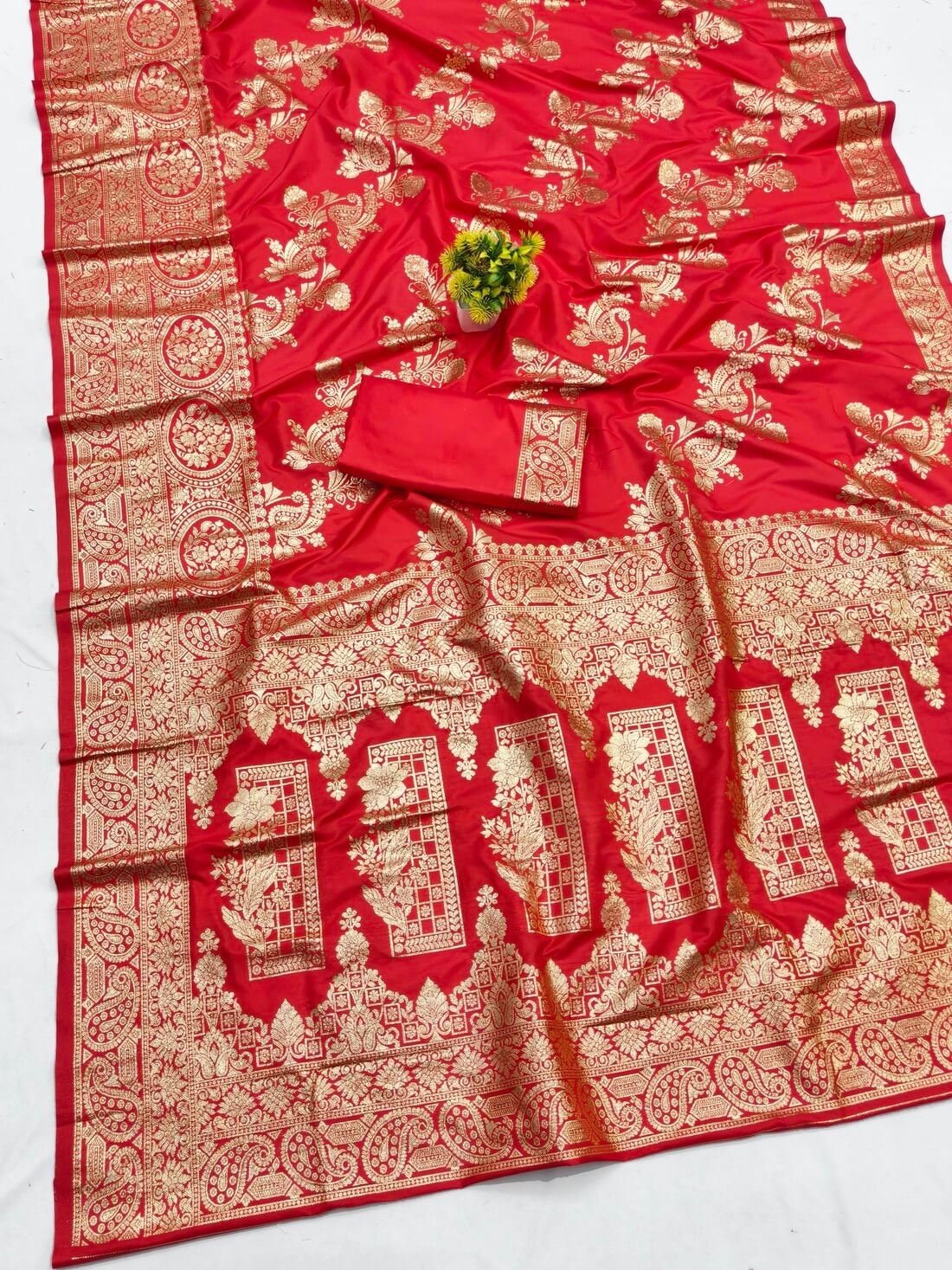 Precious Red Pure Zari Weaving Banarasi Silk Saree With Designer Blouse Piece