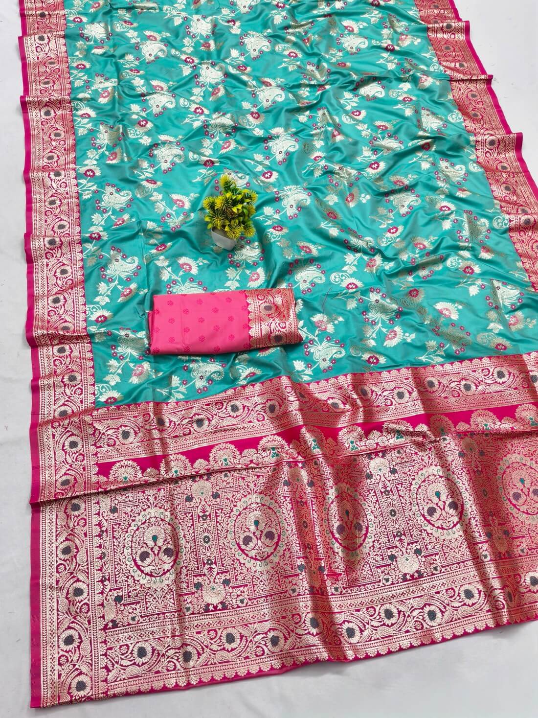 Arresting Turquoise Pure Zari Weaving Banarasi Silk Saree With Mesmerising Blouse Piece