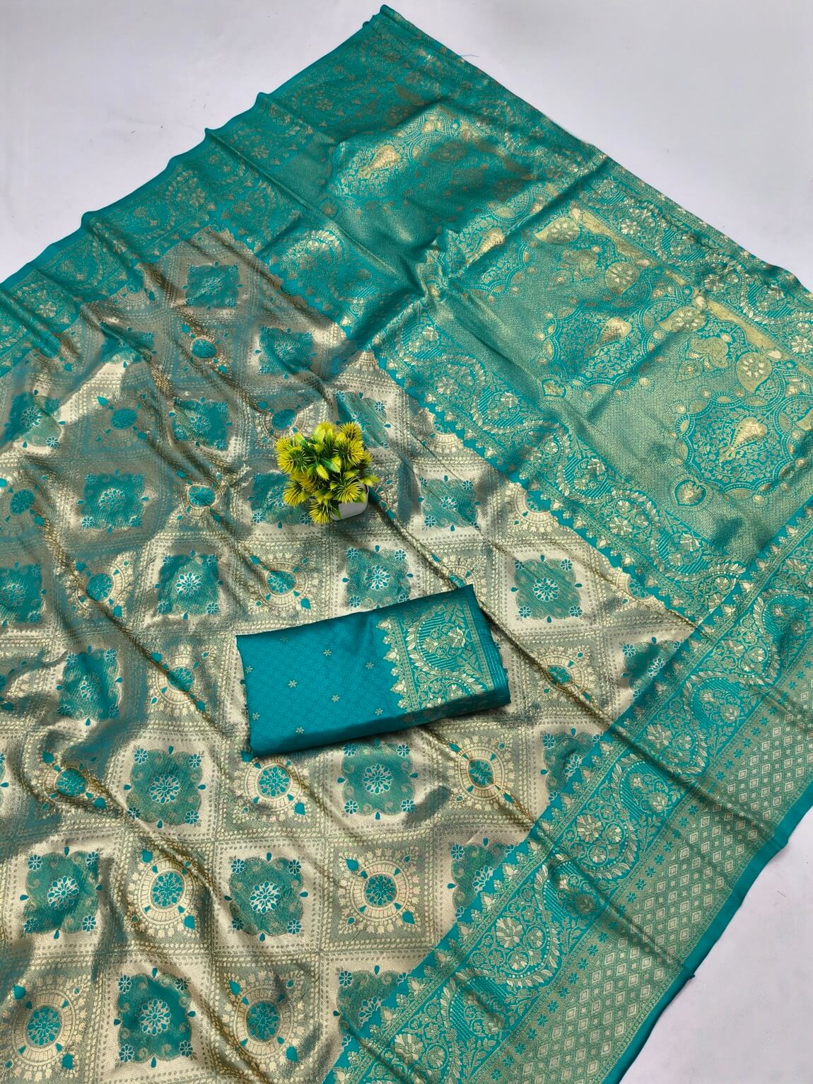 Engaging Firozi Kanjivaram Silk Saree With Felicitous Blouse Piece