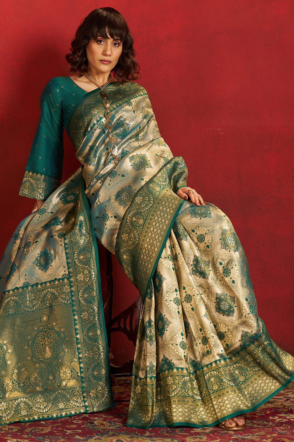 Pleasant Green Kanjivaram Silk Saree With Incredible Blouse Piece