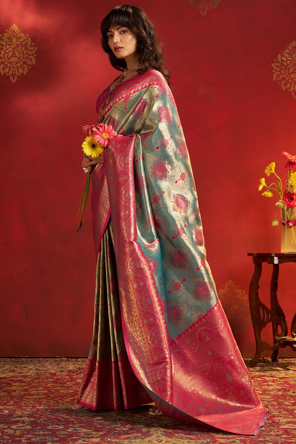 Fancifull Rama Kanjivaram Silk Saree With Staring Blouse Piece