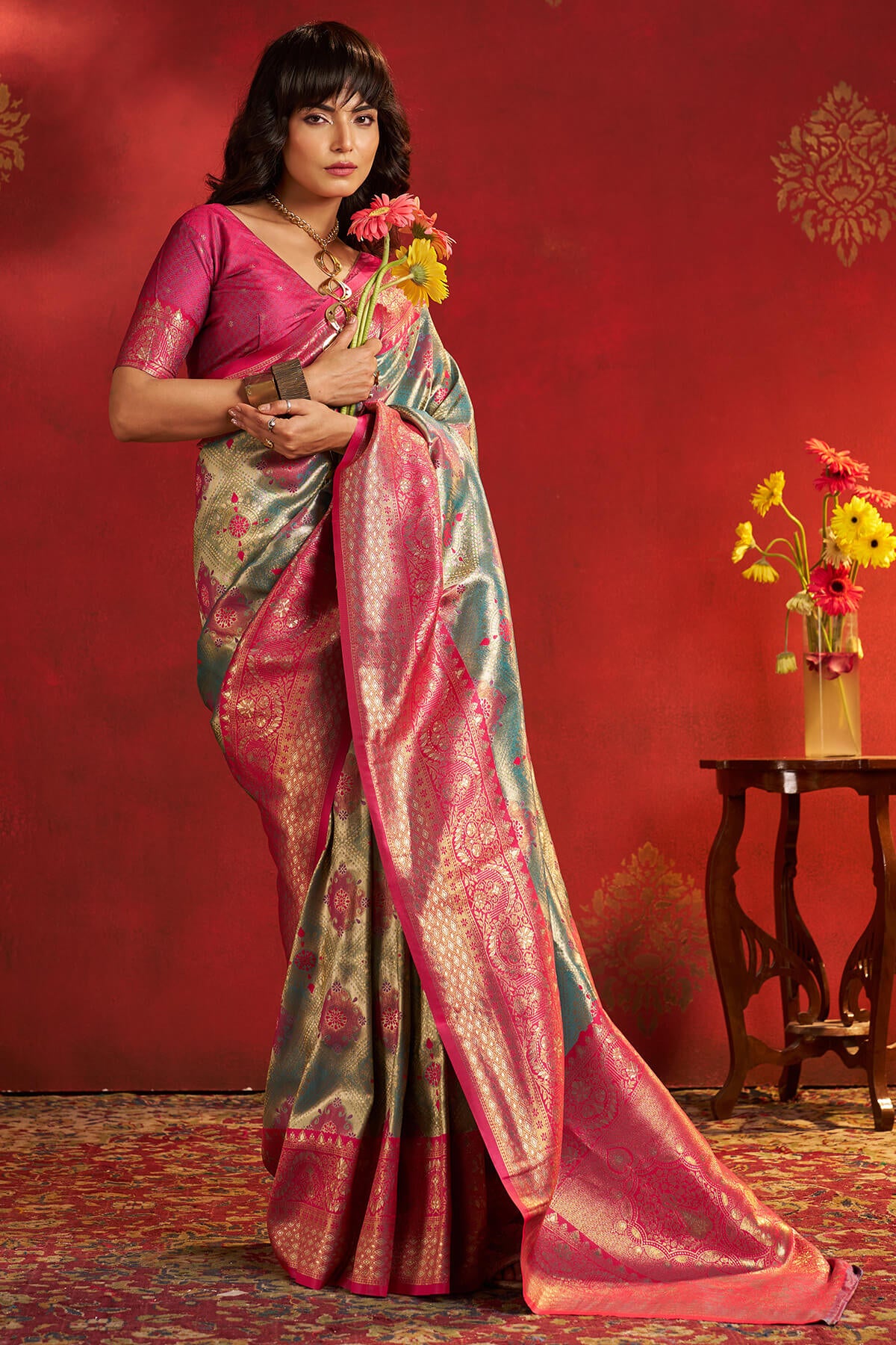 Fancifull Rama Kanjivaram Silk Saree With Staring Blouse Piece