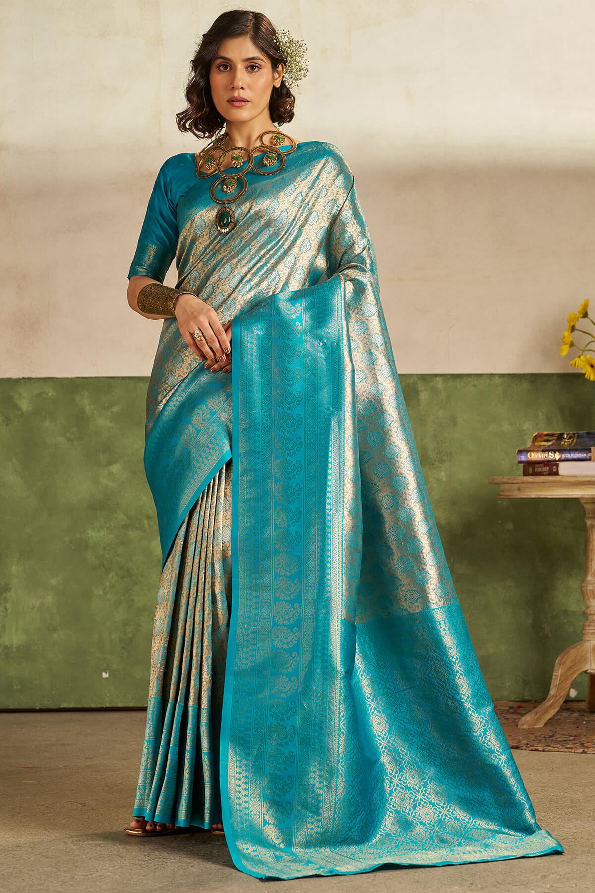 Flameboyant Firozi Kanjivaram Silk Saree With Appealing Blouse Piece