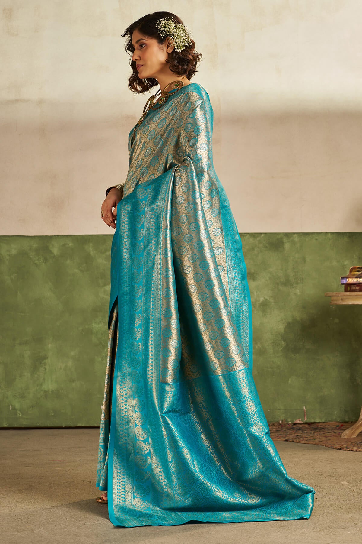 Flameboyant Firozi Kanjivaram Silk Saree With Appealing Blouse Piece