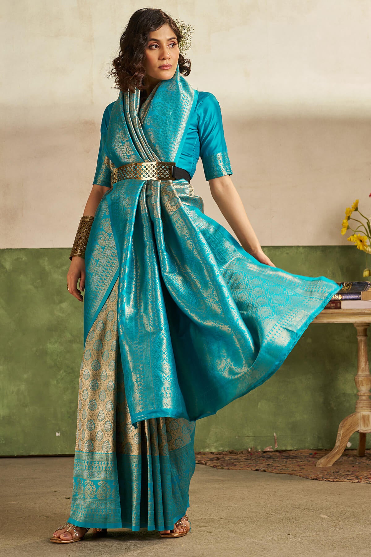 Flameboyant Firozi Kanjivaram Silk Saree With Appealing Blouse Piece