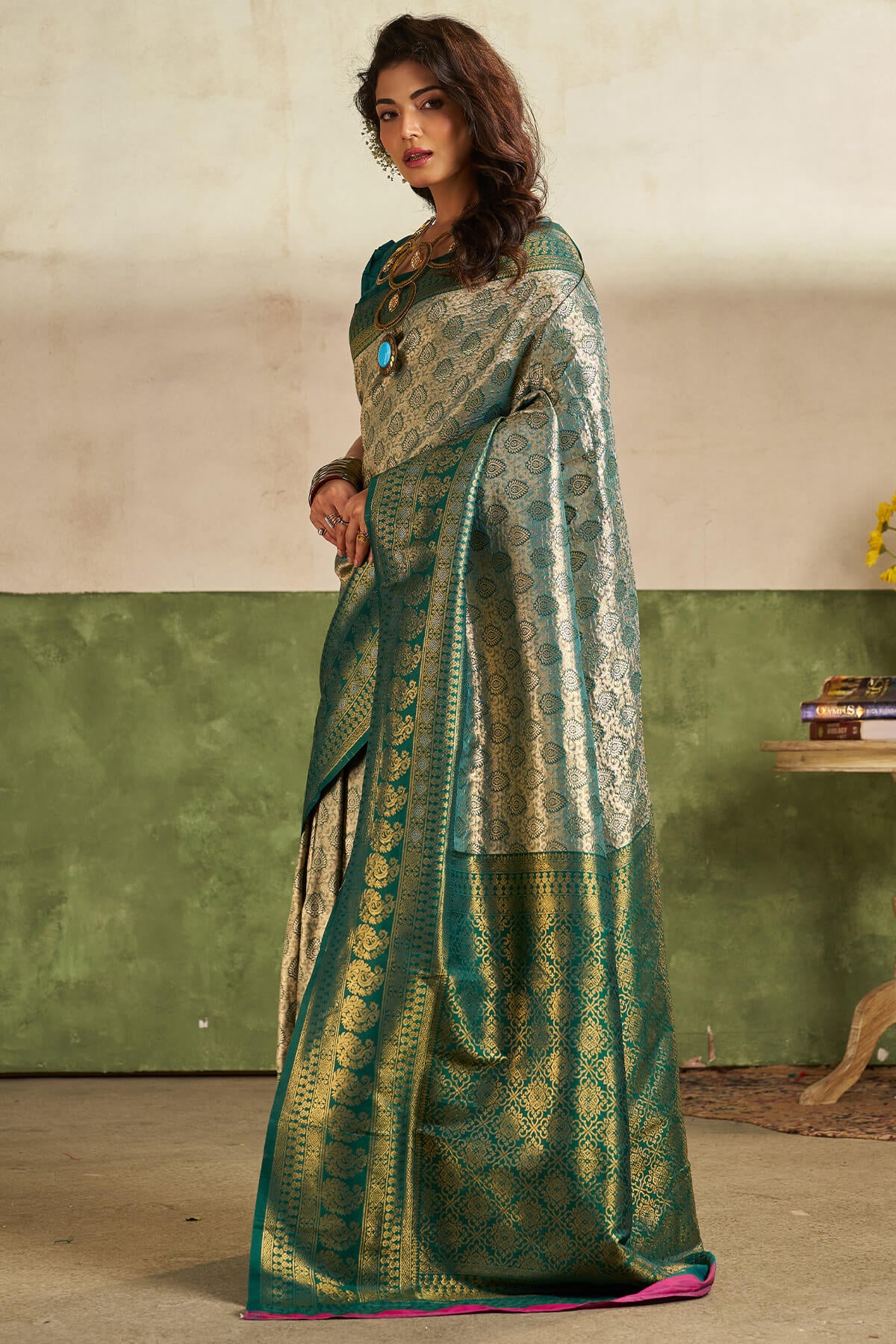 Surreptitious Green Kanjivaram Silk Saree With Super classy Blouse Piece