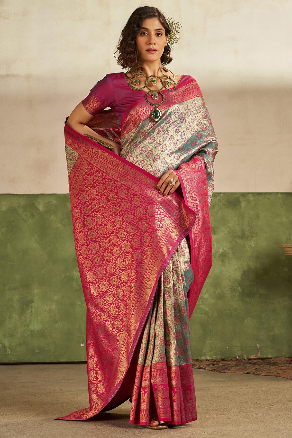 Ebullience Rama Kanjivaram Silk Saree With Extraordinary Blouse Piece