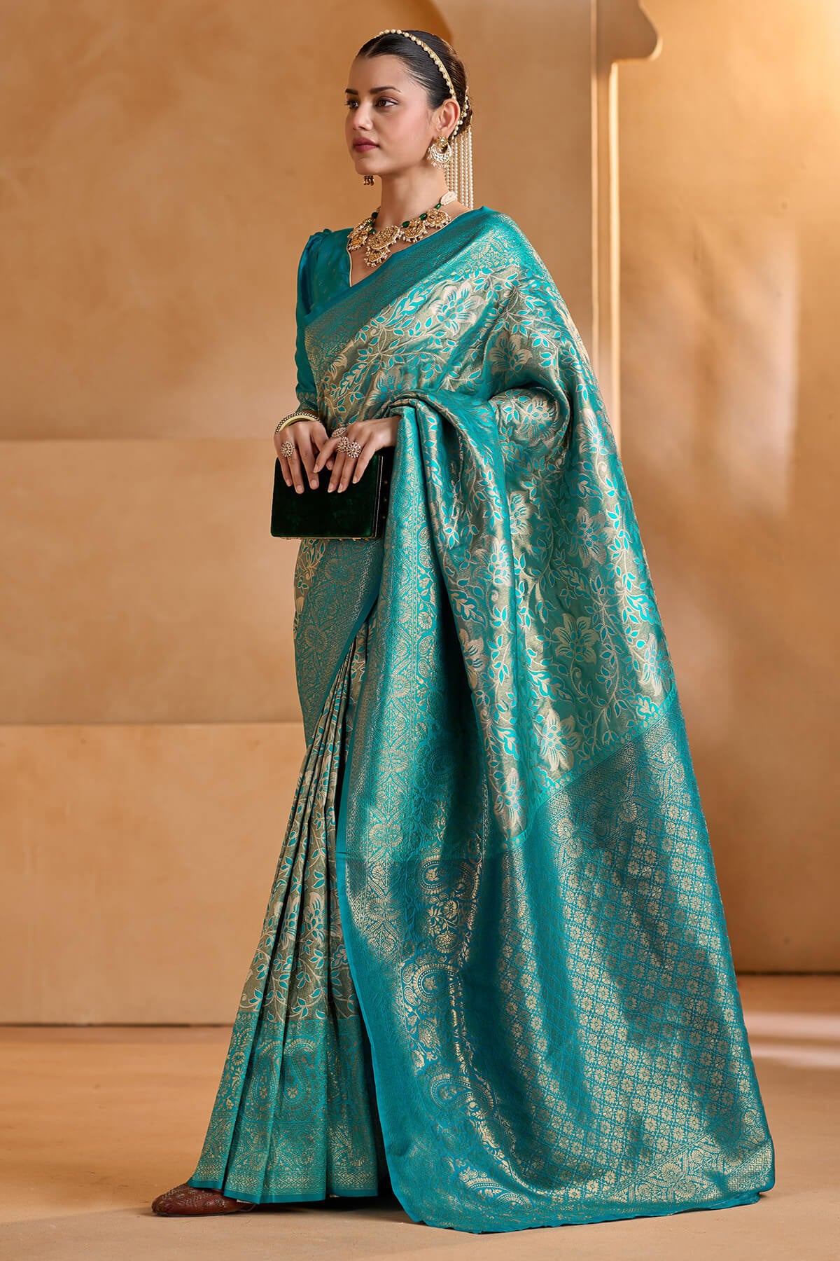 Sempiternal Firozi Kanjivaram Silk Saree With Unique Blouse Piece