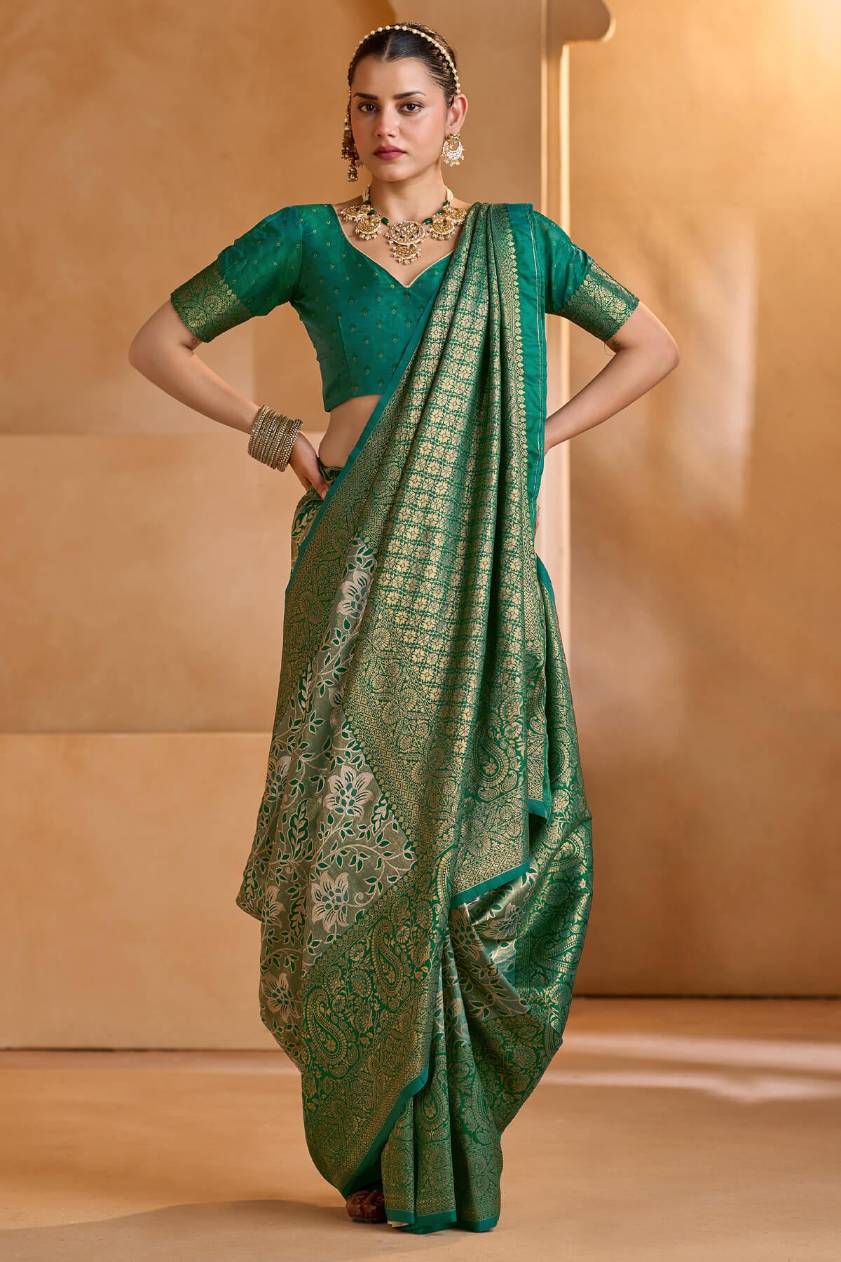 Ineffable Green Kanjivaram Silk Saree With Cynosure Blouse Piece