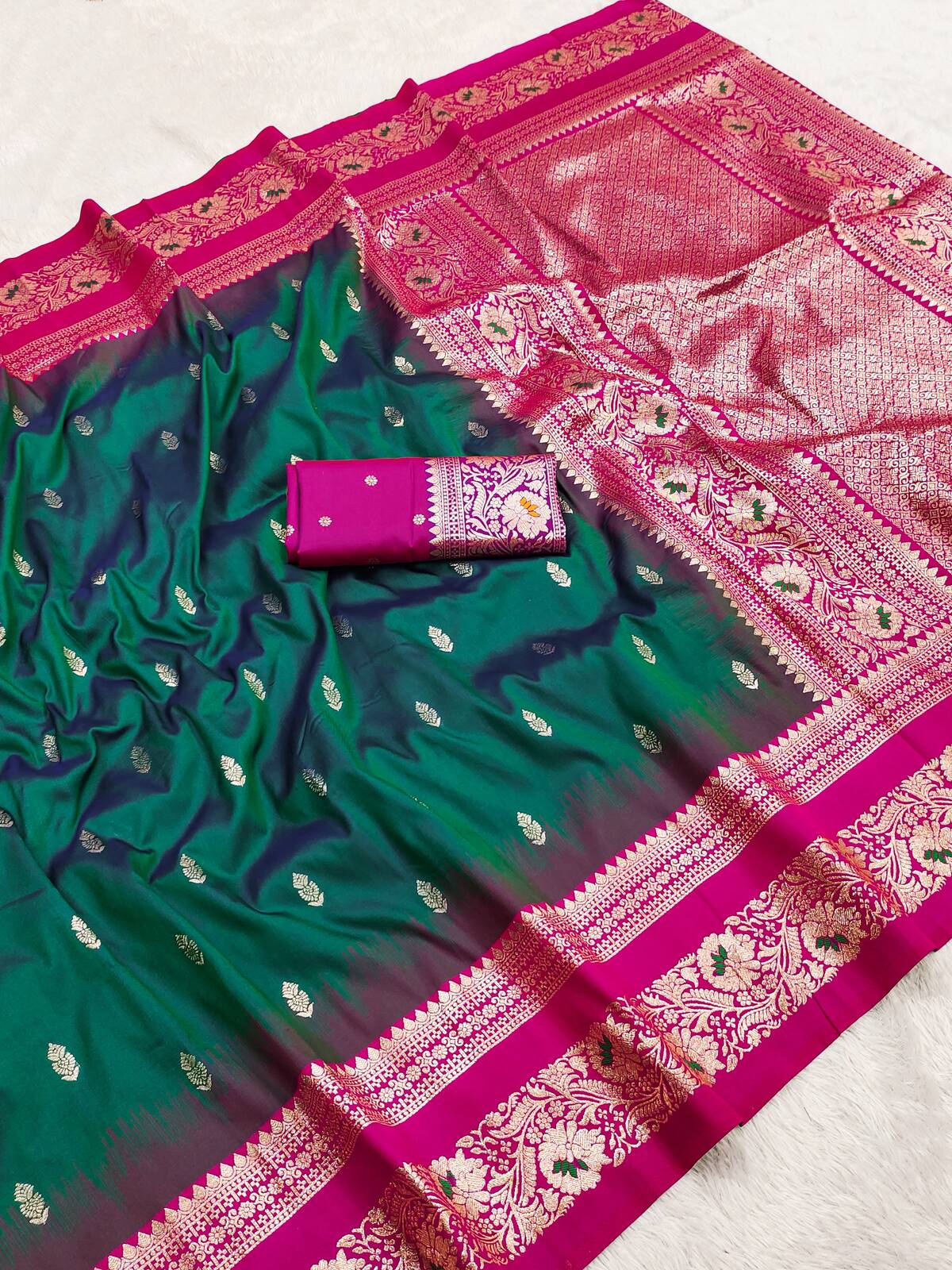 Stylish Rama Pure Banarasi Silk Saree With Seraglio Blouse Piece