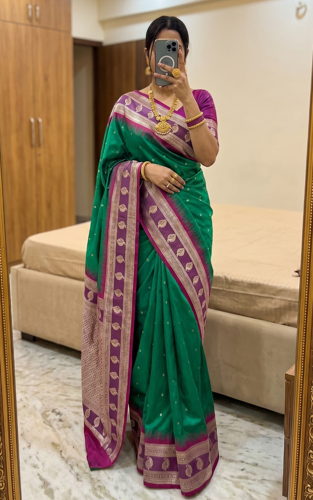 Glorious Green Pure Zari Weaving Banarasi Silk Saree With Classy Blouse Piece