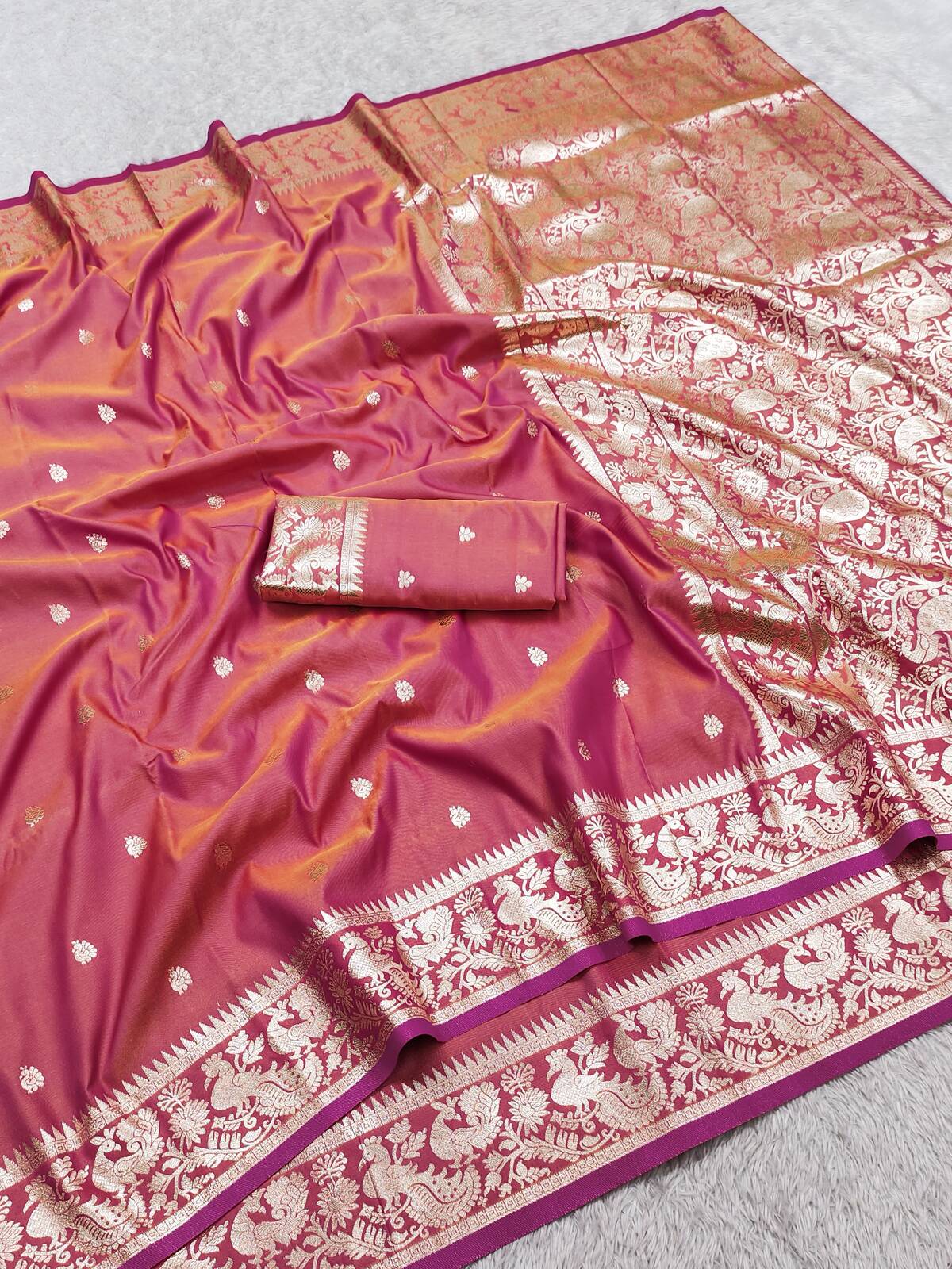 Blooming Pink Pure Banarasi Silk Saree With Incredible Blouse Piece