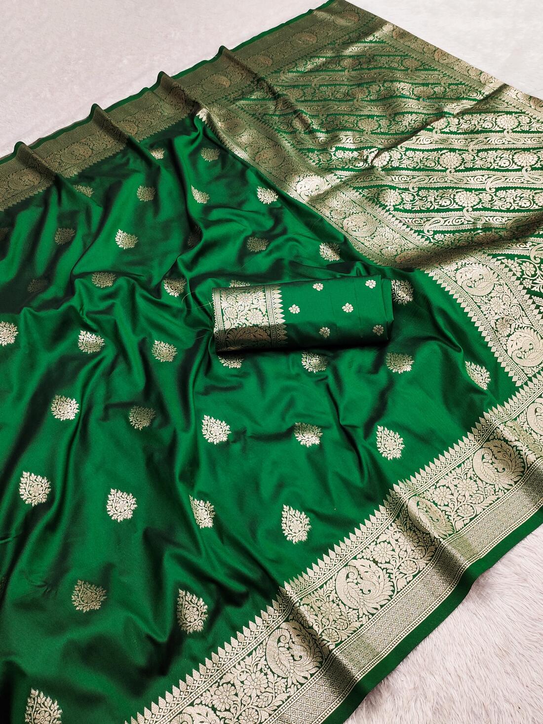 Smart Green Soft Banarasi Silk Saree With Magnificat Blouse Piece