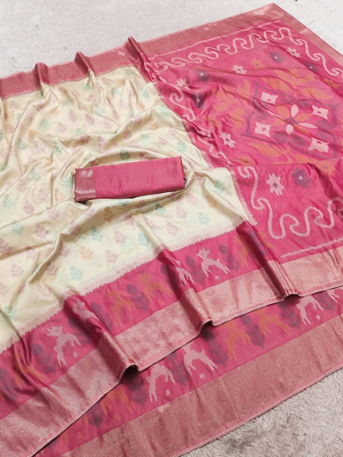 Evanescent Beige Pure Banarasi Silk Saree With Luminous Blouse Piece