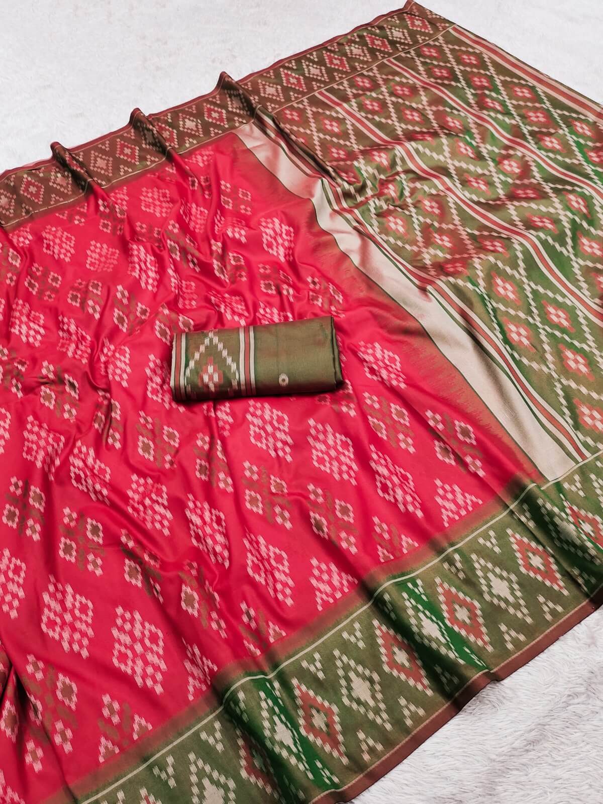 Radiant Dark Pink Soft Silk Saree With Impressive Blouse Piece