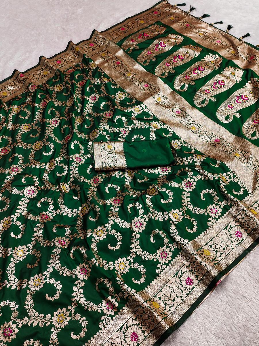 Innovative Dark Green Soft Banarasi Silk Saree With Lovely Blouse Piece