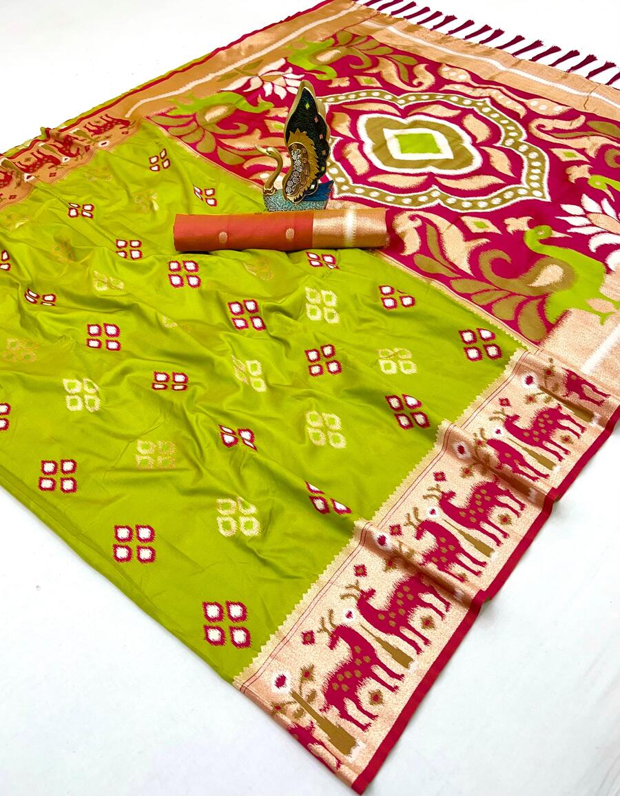 Splendorous Parrot Soft Banarasi Ikkat Saree With Capricious Blouse Piece