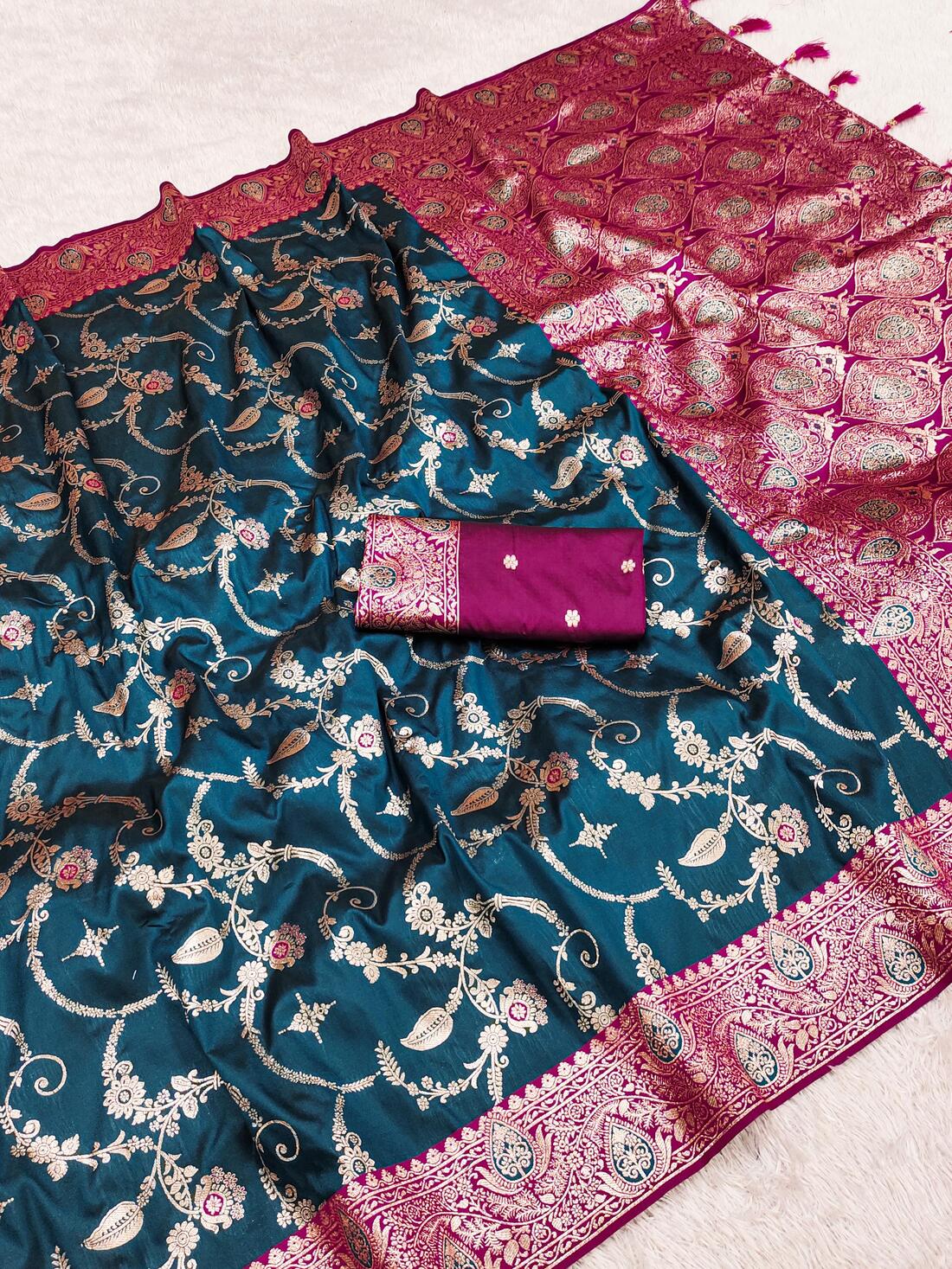Sophisticated Rama Soft Banarasi Silk Saree With Eloquence Blouse Piece