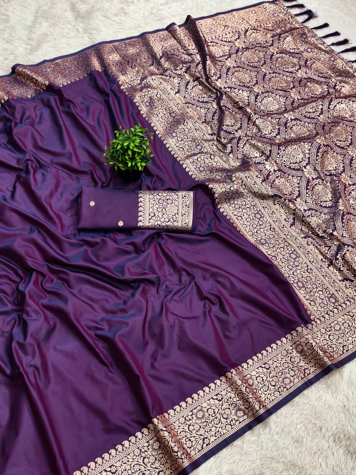 Scintillating Purple Pure Banarasi Silk Saree With Exceptional Blouse Piece