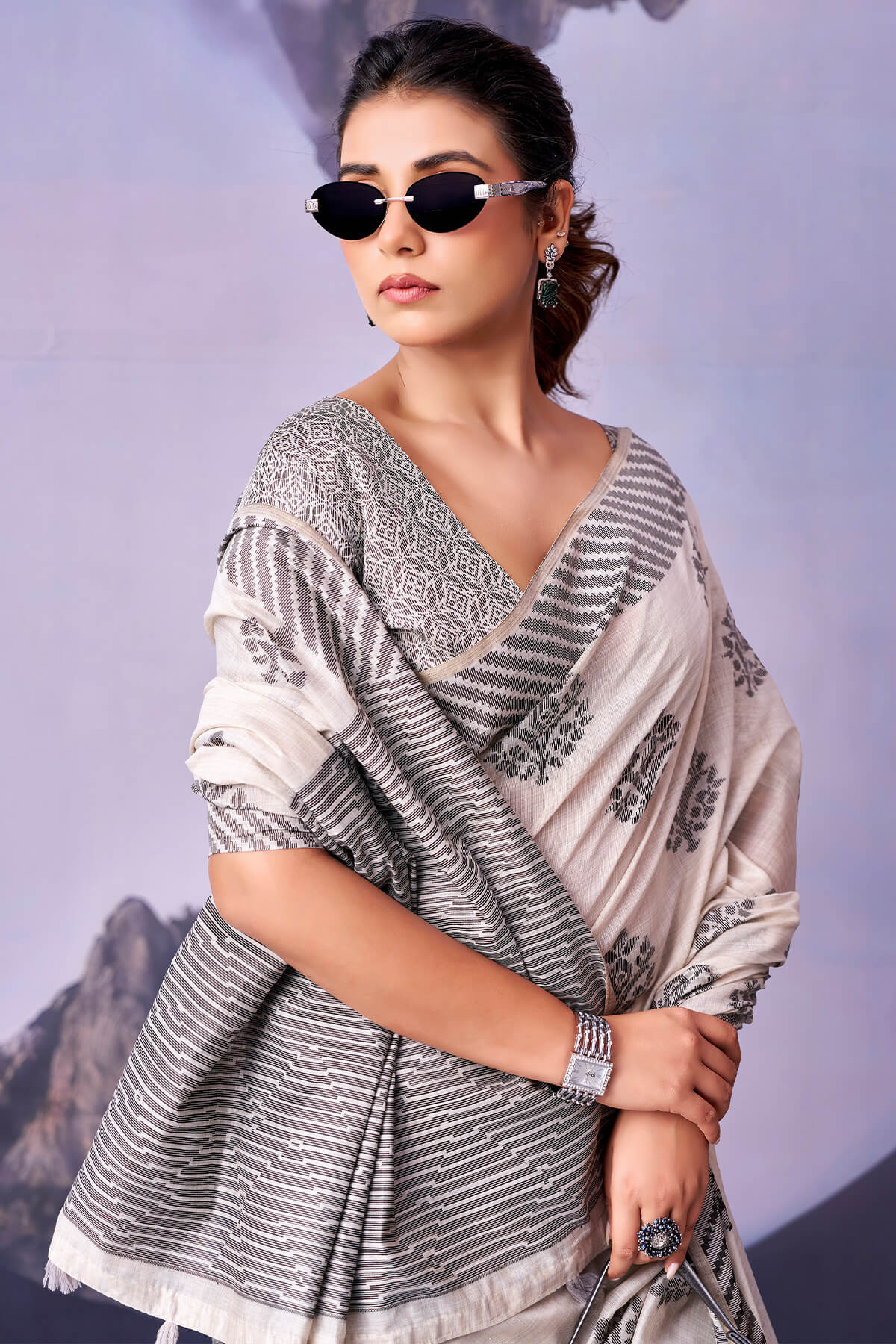Amazing White and Black Cotton Silk Saree With Lassitude Blouse Piece
